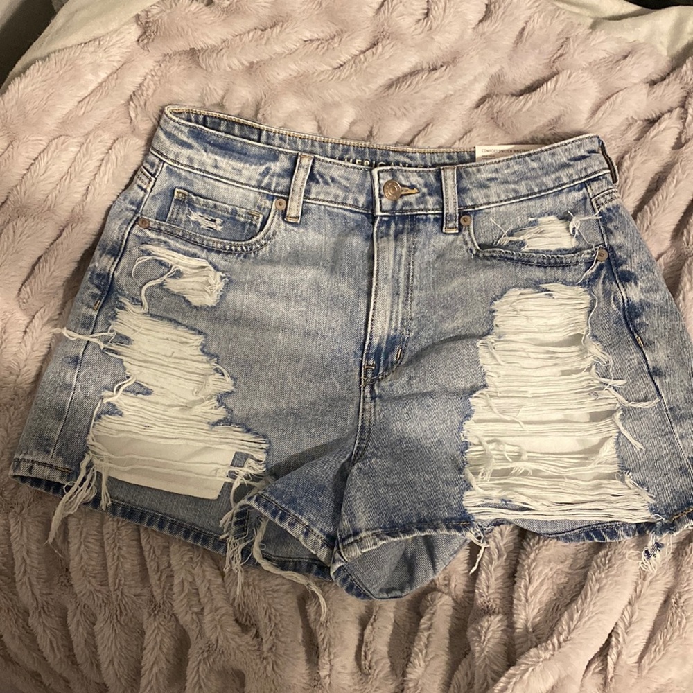 Brand new American eagle mom shorts with tags still attached!